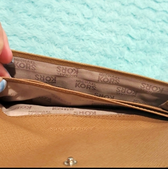 Michael Kors Wallet - Picture 6 of 6